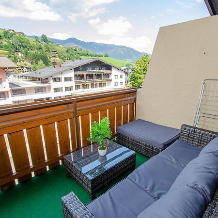 Penthouse Eightyone By All In One Apartments Капрун Екстериор снимка