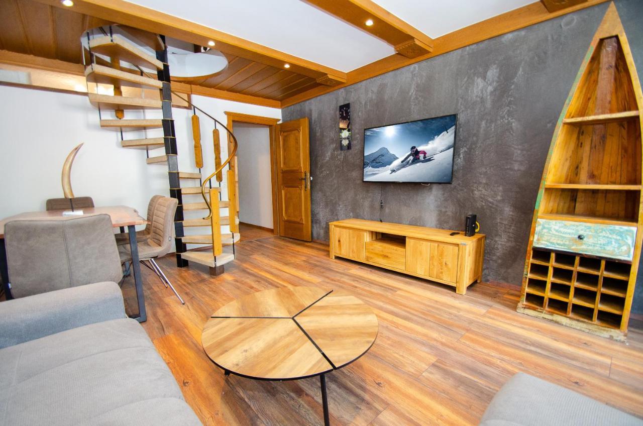 Penthouse Eightyone By All In One Apartments Капрун Екстериор снимка