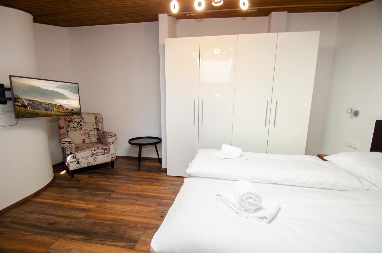 Penthouse Eightyone By All In One Apartments Капрун Екстериор снимка