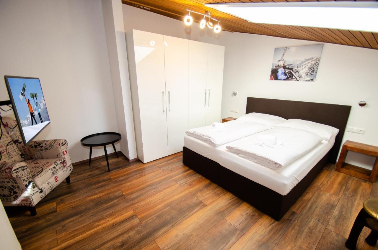 Penthouse Eightyone By All In One Apartments Капрун Екстериор снимка