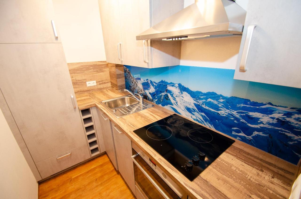 Penthouse Eightyone By All In One Apartments Капрун Екстериор снимка